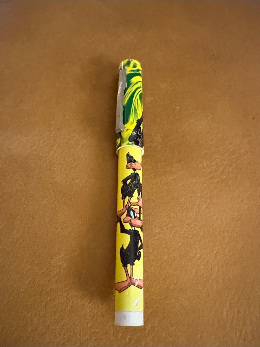 Yellow Daffy Duck Decorative Pen - Home Art Accent 1996 Warner Bros.